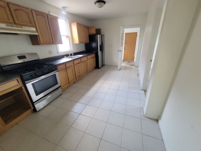 303 W 153rd Place, Calumet City, IL 60409