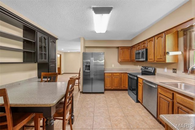 8 Oak Leaf Circle, Collinsville, IL 62234