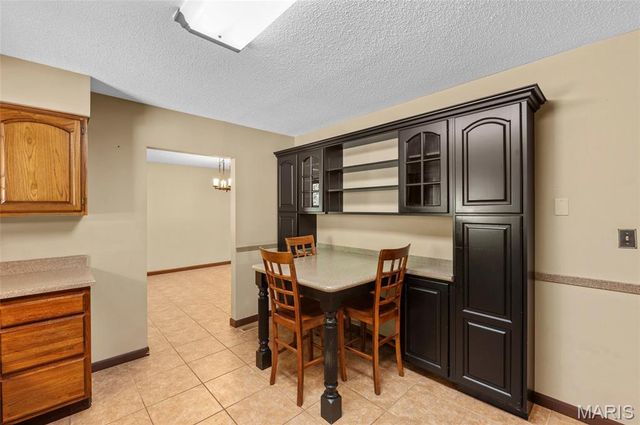 8 Oak Leaf Circle, Collinsville, IL 62234