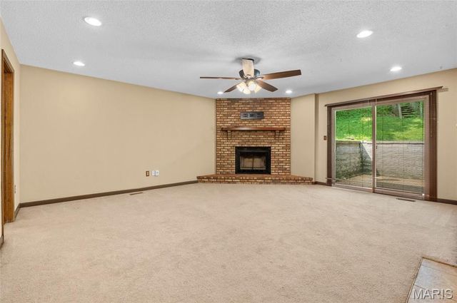8 Oak Leaf Circle, Collinsville, IL 62234