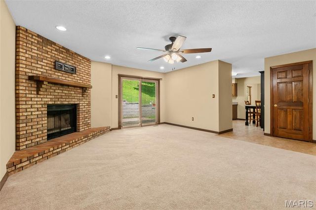 8 Oak Leaf Circle, Collinsville, IL 62234
