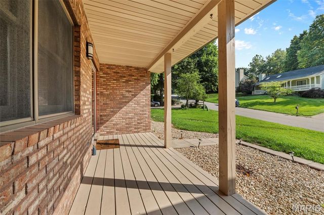 8 Oak Leaf Circle, Collinsville, IL 62234