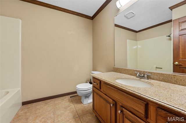 8 Oak Leaf Circle, Collinsville, IL 62234