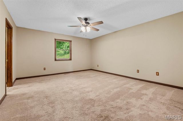 8 Oak Leaf Circle, Collinsville, IL 62234