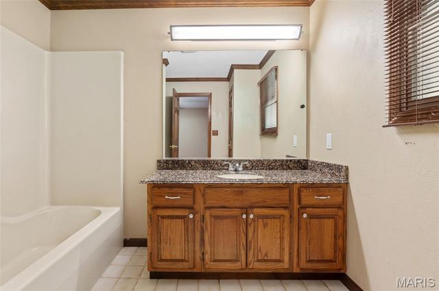 8 Oak Leaf Circle, Collinsville, IL 62234