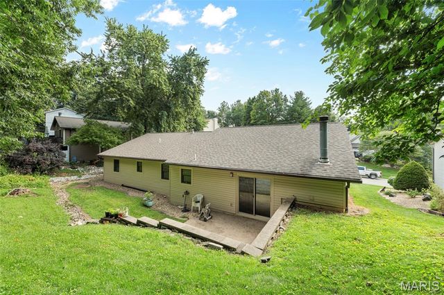 8 Oak Leaf Circle, Collinsville, IL 62234