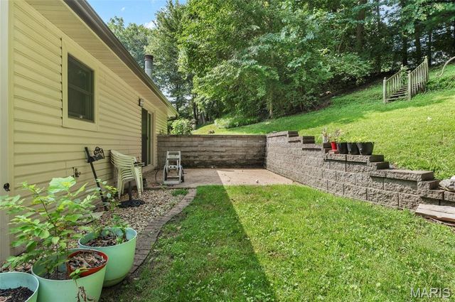 8 Oak Leaf Circle, Collinsville, IL 62234