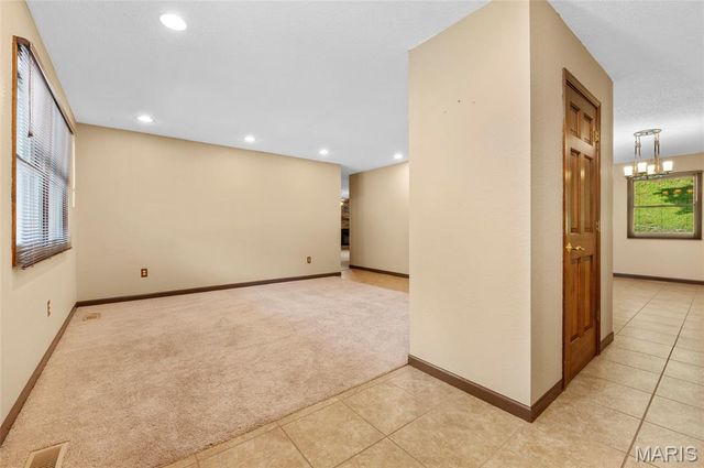 8 Oak Leaf Circle, Collinsville, IL 62234