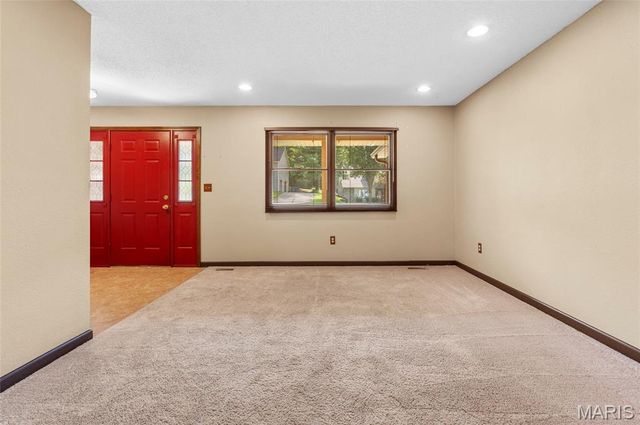 8 Oak Leaf Circle, Collinsville, IL 62234