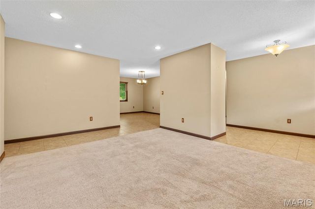 8 Oak Leaf Circle, Collinsville, IL 62234