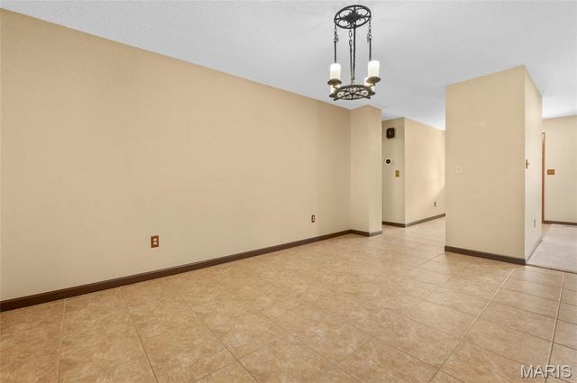 8 Oak Leaf Circle, Collinsville, IL 62234