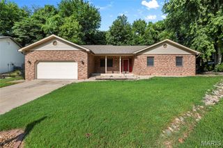 8 Oak Leaf Circle, Collinsville, IL 62234