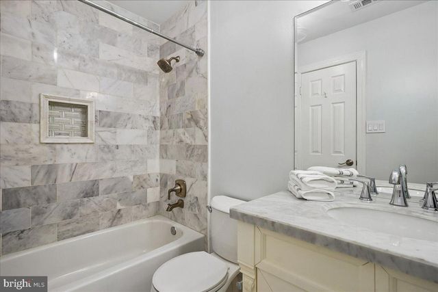 9455 NEWBRIDGE DR, Potomac, MD 20854