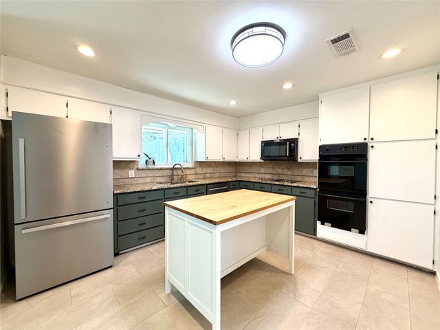 5700 Stage Line Drive, Arlington, TX 76017