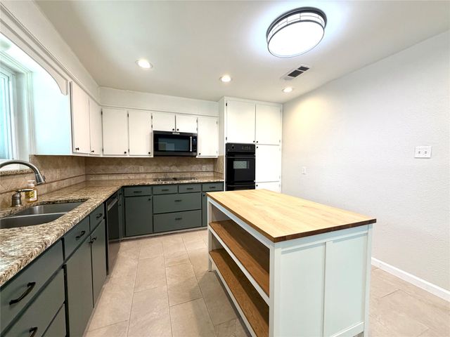 5700 Stage Line Drive, Arlington, TX 76017