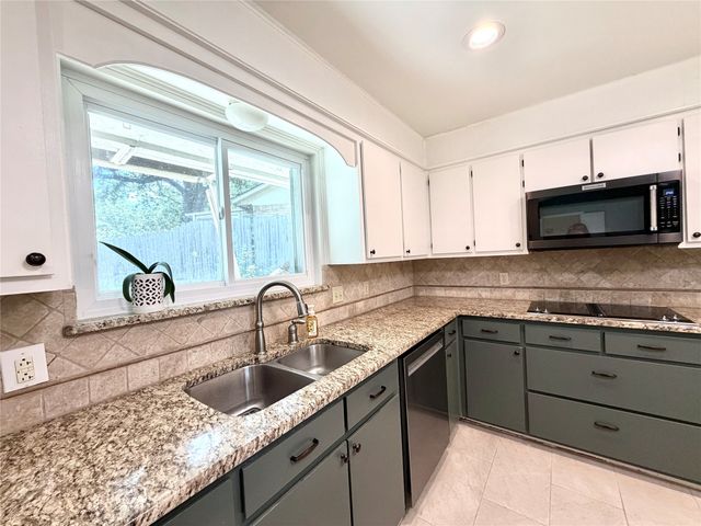 5700 Stage Line Drive, Arlington, TX 76017