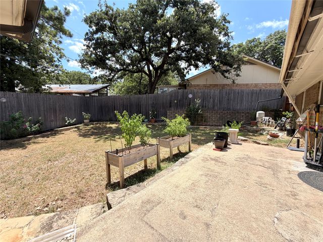 5700 Stage Line Drive, Arlington, TX 76017