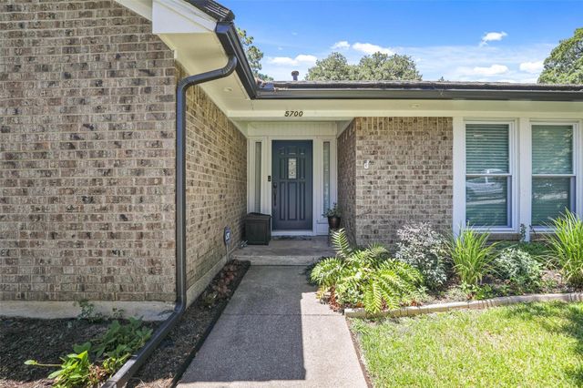5700 Stage Line Drive, Arlington, TX 76017