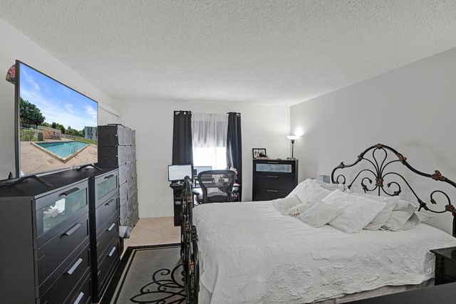 7980 N FRENCH Drive 3-202, Pembroke Pines, FL 33024