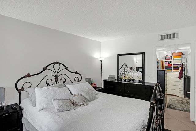 7980 N FRENCH Drive 3-202, Pembroke Pines, FL 33024