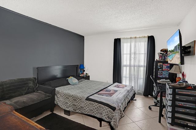 7980 N FRENCH Drive 3-202, Pembroke Pines, FL 33024