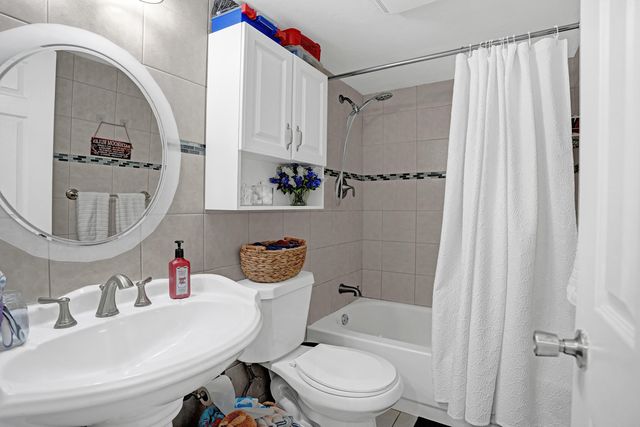 7980 N FRENCH Drive 3-202, Pembroke Pines, FL 33024