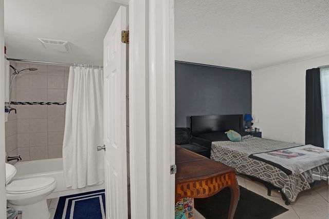 7980 N FRENCH Drive 3-202, Pembroke Pines, FL 33024