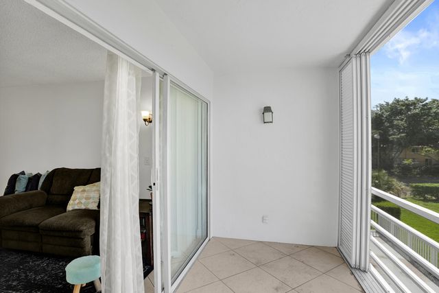 7980 N FRENCH Drive 3-202, Pembroke Pines, FL 33024