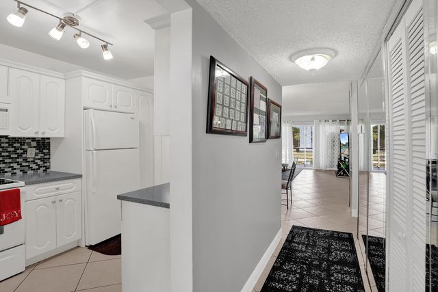 7980 N FRENCH Drive 3-202, Pembroke Pines, FL 33024