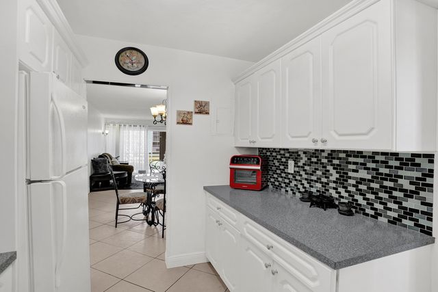7980 N FRENCH Drive 3-202, Pembroke Pines, FL 33024
