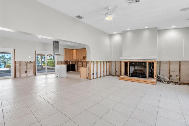 11870 6TH STREET E, Treasure Island, FL 33706