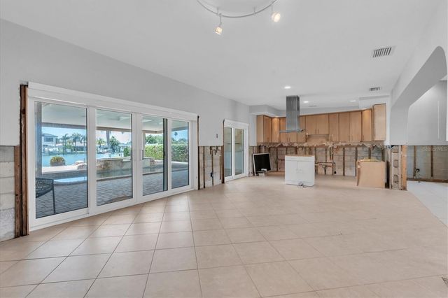 11870 6TH STREET E, Treasure Island, FL 33706