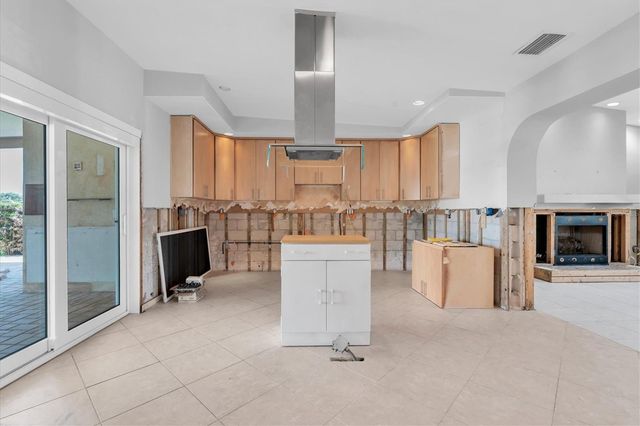 11870 6TH STREET E, Treasure Island, FL 33706