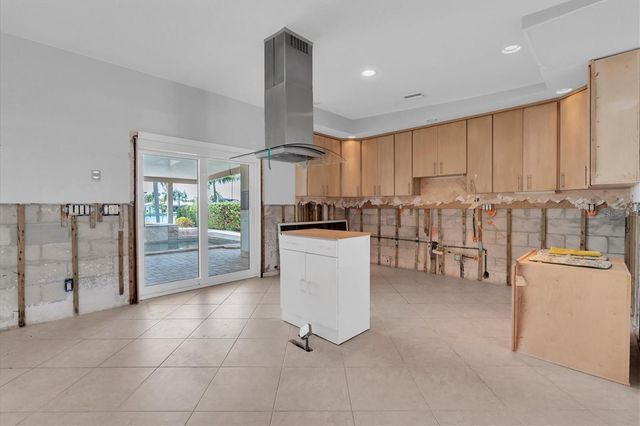 11870 6TH STREET E, Treasure Island, FL 33706