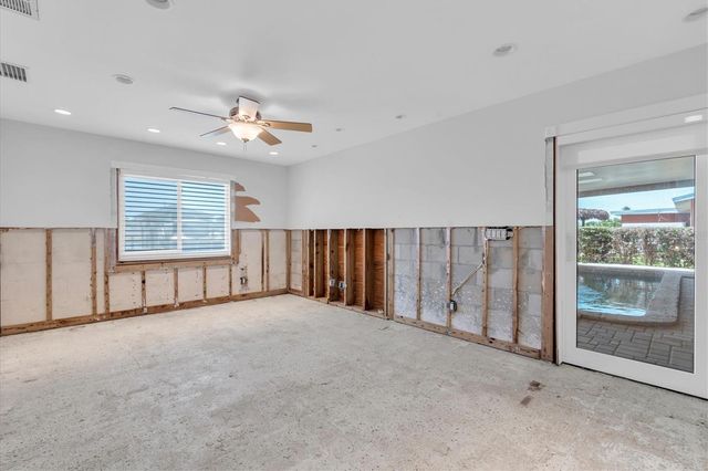 11870 6TH STREET E, Treasure Island, FL 33706