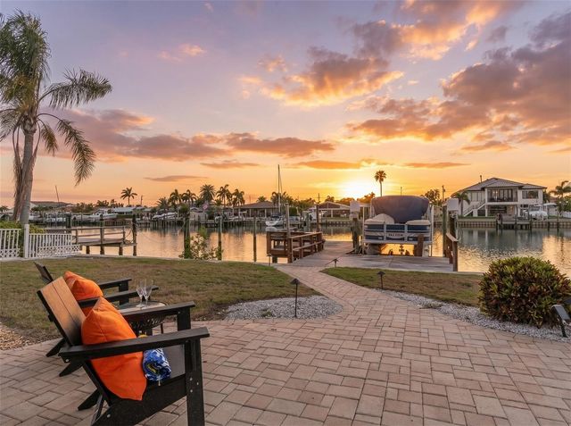 11870 6TH STREET E, Treasure Island, FL 33706