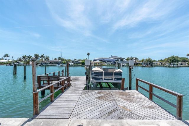 11870 6TH STREET E, Treasure Island, FL 33706