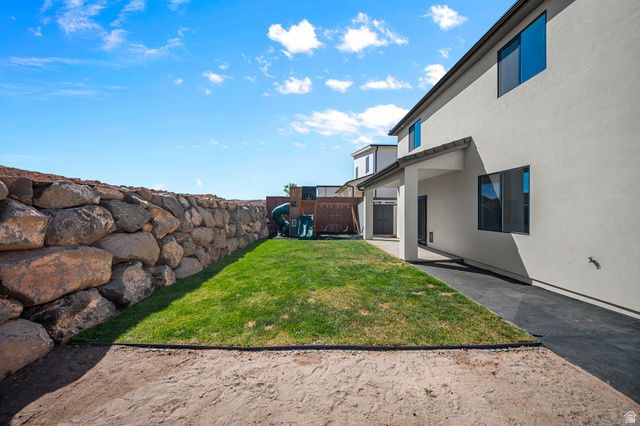 1090 E COYOTE CREST DR, Washington, UT 84780