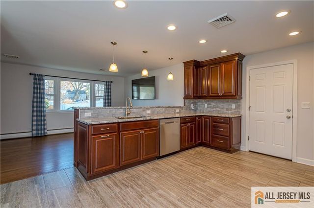 400 Whittier Avenue, Dunellen, NJ 08812