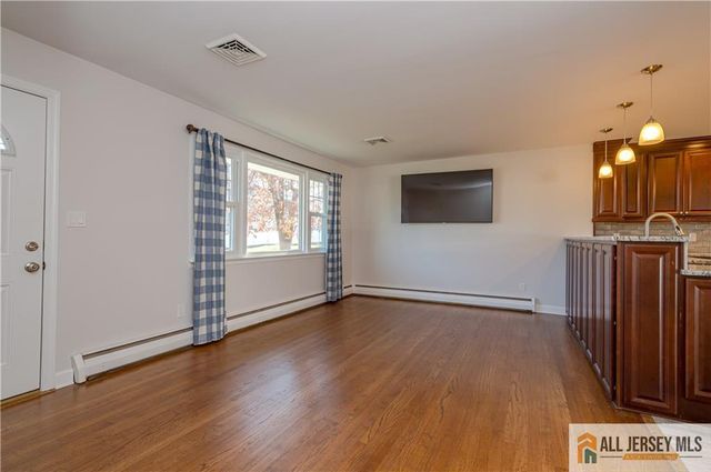 400 Whittier Avenue, Dunellen, NJ 08812