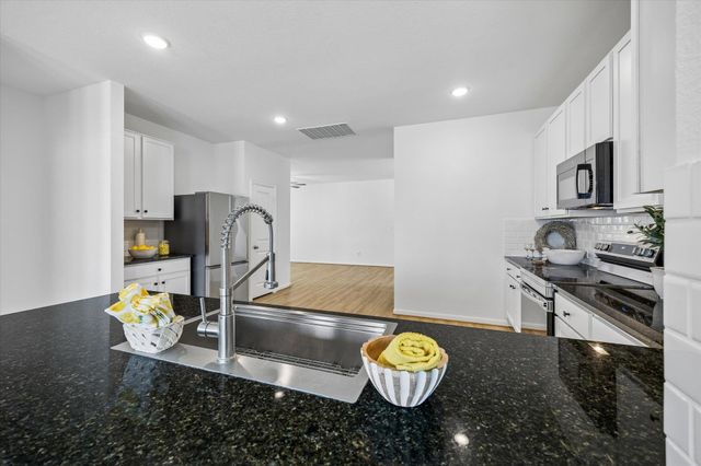 157 Lt Rusty DR, Jarrell, TX 76537