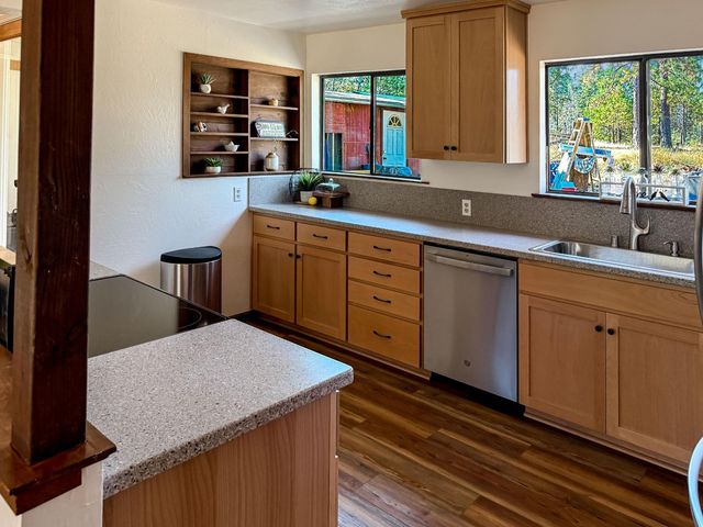 11399 Sadie Ln, Grass Valley, CA 95945