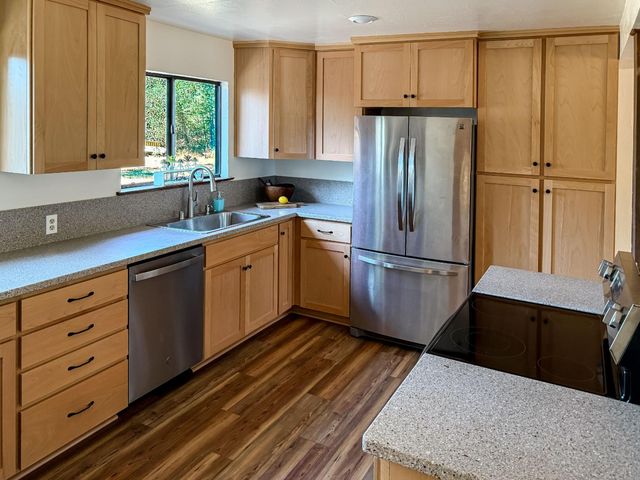 11399 Sadie Ln, Grass Valley, CA 95945