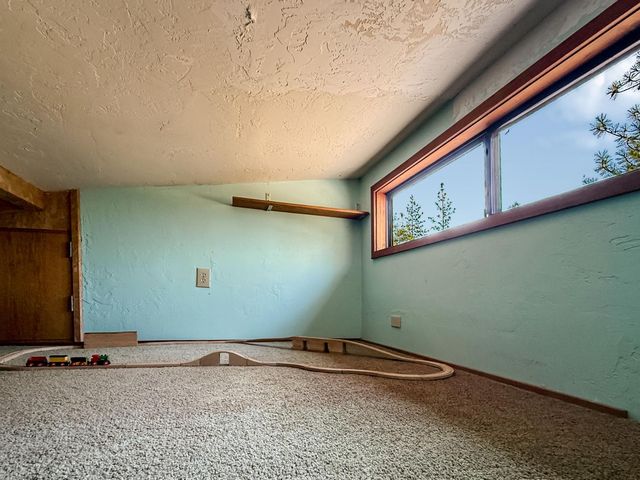 11399 Sadie Ln, Grass Valley, CA 95945