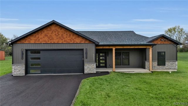 5597 Stone Road, Lockport Town, NY 14094