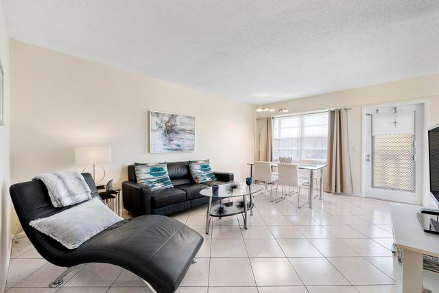 281 Fanshaw G, Boca Raton, FL 33434