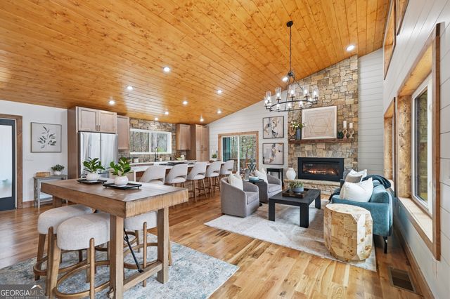 155 Doe Run, Ellijay, GA 30540