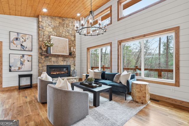 155 Doe Run, Ellijay, GA 30540