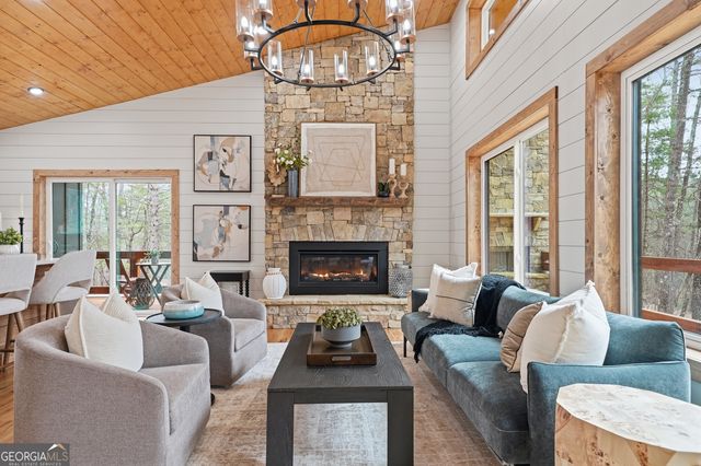 155 Doe Run, Ellijay, GA 30540