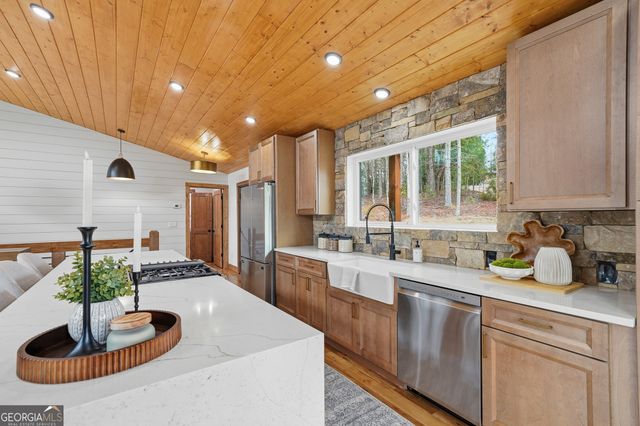 155 Doe Run, Ellijay, GA 30540